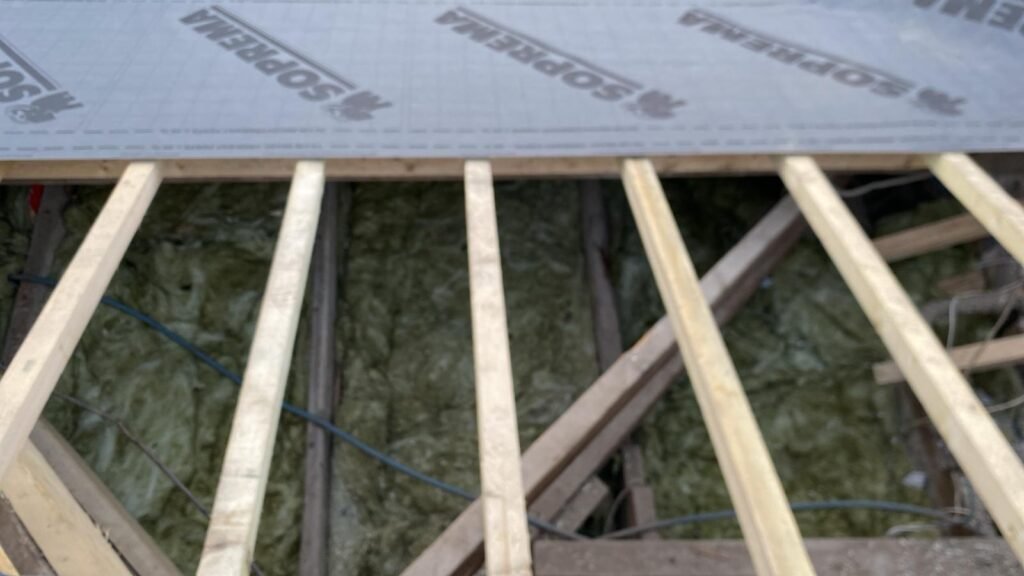 Isolation de toiture et charpente – Couvreur Drap RB