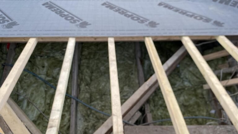 Isolation de toiture et charpente – Couvreur Drap RB