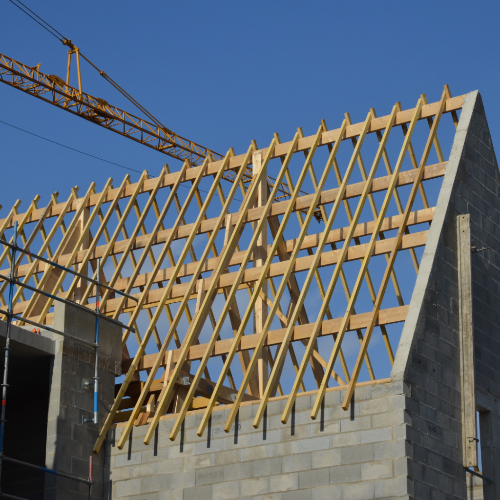 Rénovation de charpente bois – Couvreur Drap RB
