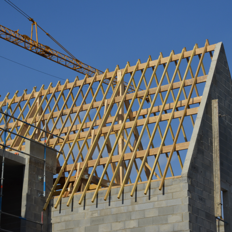 Rénovation de charpente bois – Couvreur Drap RB