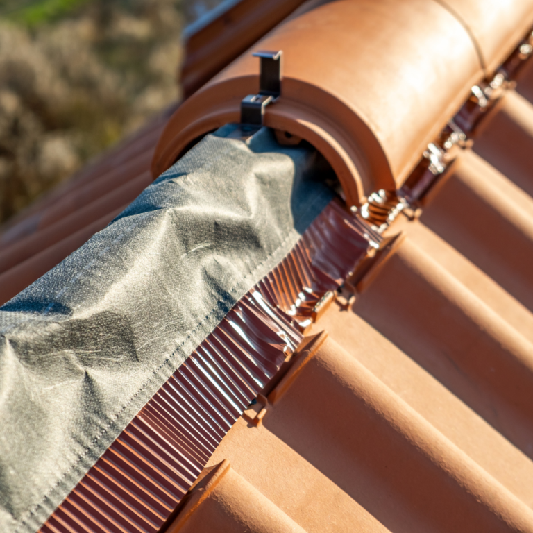 Réfection de faîtage de toiture – Couvreur Drap RB