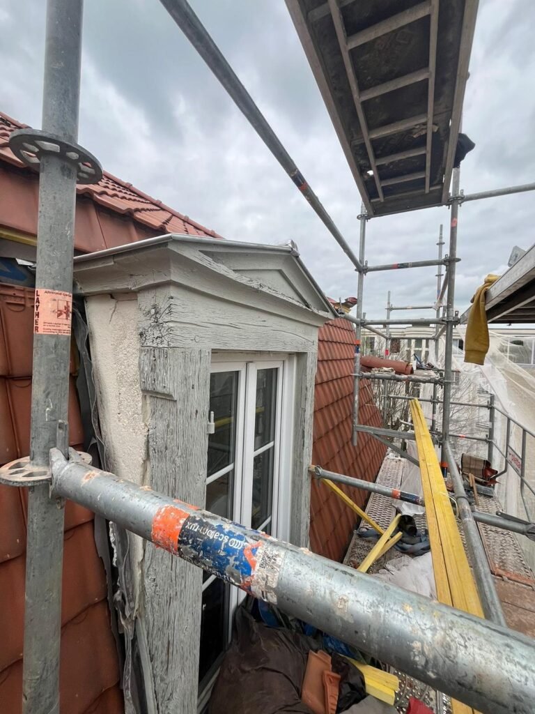 Rénovation de lucarne et de toiture – Couvreur Drap RB