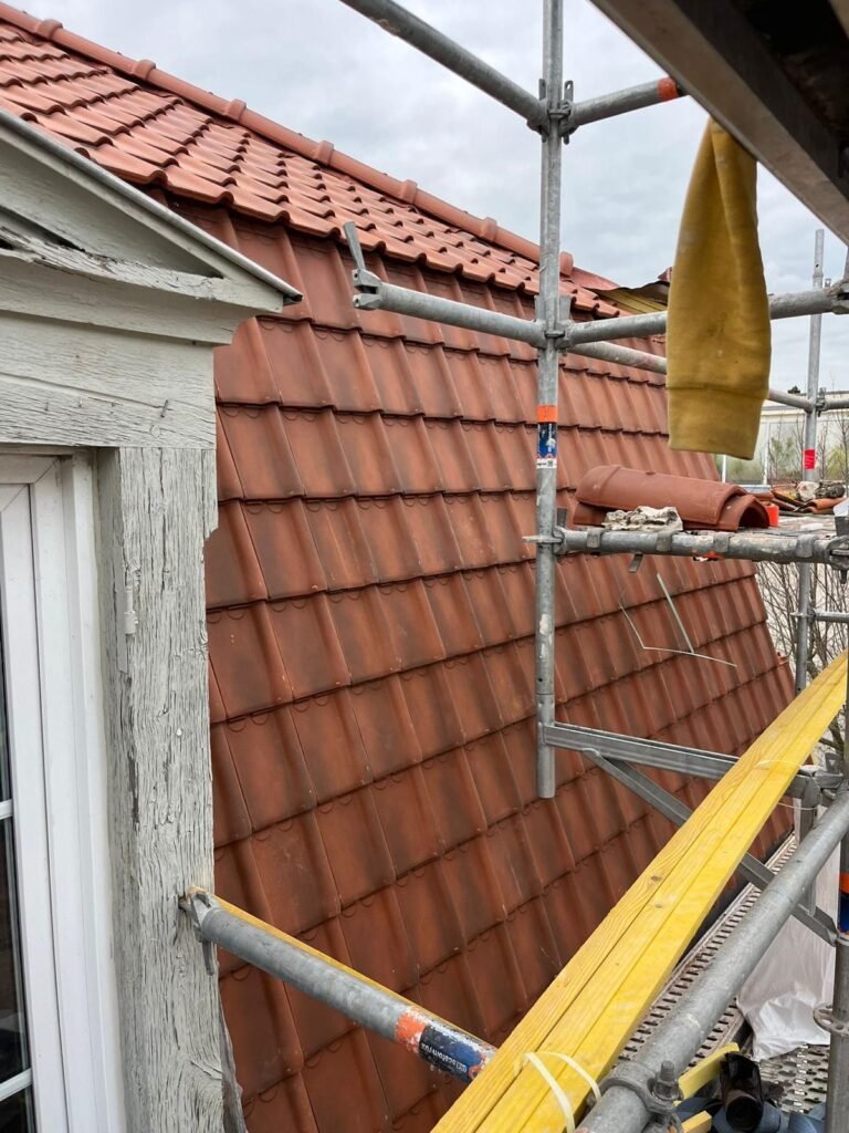 Rénovation de lucarne et de toiture – Couvreur Drap RB