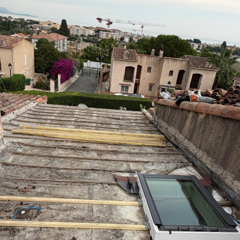 Pose de fenêtre de toit et rénovation de couverture – Couvreur Drap RB