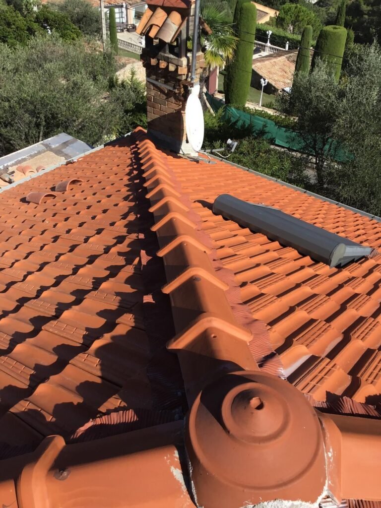 Chantier de rénovation de toiture – Couvreur Drap RB