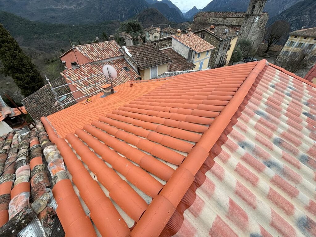 Chantier de rénovation de toiture – Couvreur Drap RB